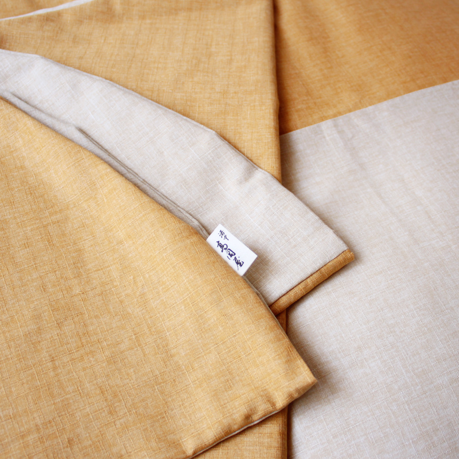 <洛中高岡屋>せんべい座布団(撥水加工の生地を用いたヌード座布団&洗えるカバー2枚セット)_鳥の子金木犀