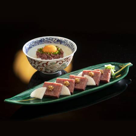 ＜京都吉兆＞「黒毛和牛コンビーフ・焼ソーセージ詰合せ」計300g