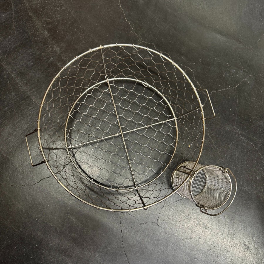 ＜鳥井金網工芸＞手編み水切りかご３０cm・オリジナルかご（小）フック付セット