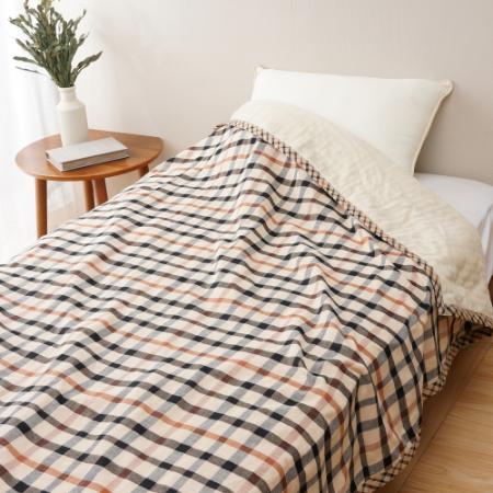 ＜DAKS/ダックス＞ハウスチェック　リバーシブル綿毛布 （化粧箱入り）ベージュ