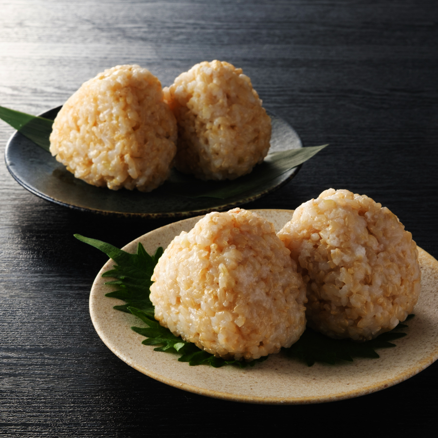 ＜アイガモの谷口＞”農薬不使用栽培米”「玄米おむすび」2種セット（塩・梅）各6個（計12個）【12ヵ月定期便】