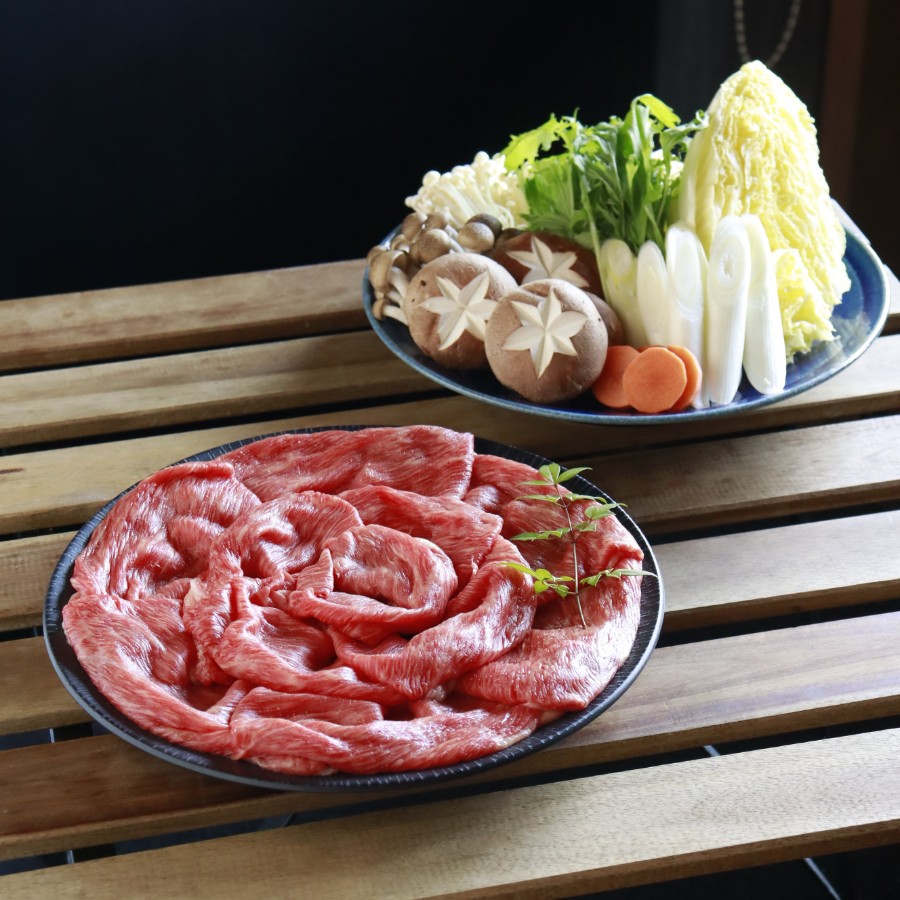 ＜肉匠伊勢屋＞「熊野牛」すき焼き・しゃぶしゃぶ用800g(400g x 2パック)