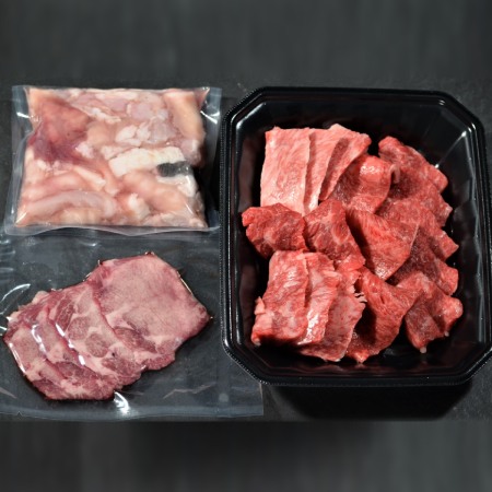 鳥取県産牛タン（タン元）と鳥取和牛焼肉、ホルモンの焼肉盛り 合計770g