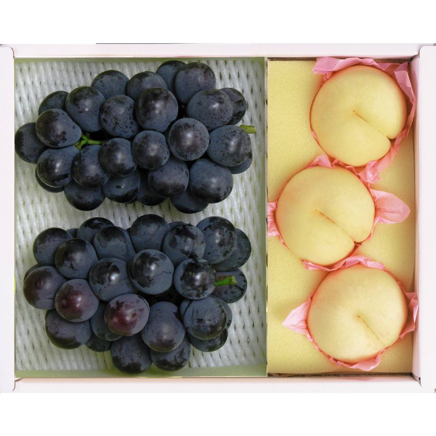 ＜環山堂＞岡山旬の果物詰合せ1　岡山白桃3玉(計780g)、ニューピオーネ2房(計1.2kg）