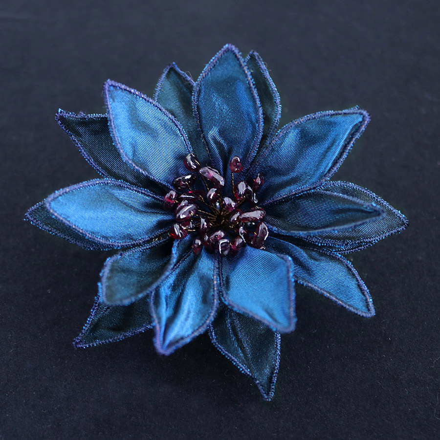 〈Matsuyoi〉Dahlia imperialis・BLUE コサージュ