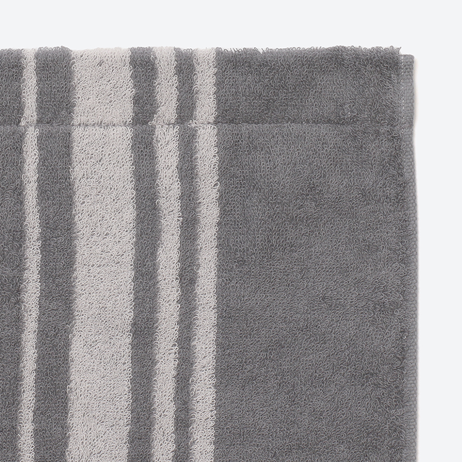 ＜昭和西川＞Feel & moist バスタオル　ダークグレー（今治タオルブランド認定製品）