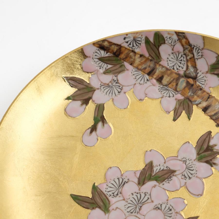 <琥山窯>金箔押桜絵6寸飾皿