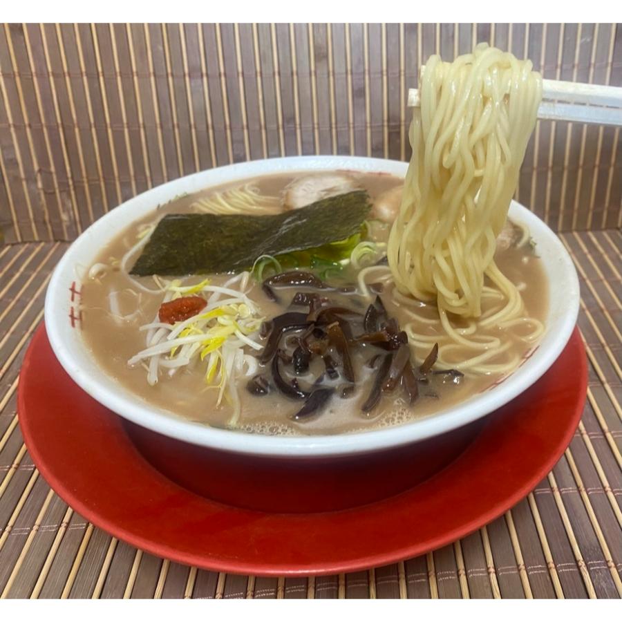 <ラーメンマン>こってりとんこつセット (ラーメン・ギョーザ・タレ・激辛高菜)