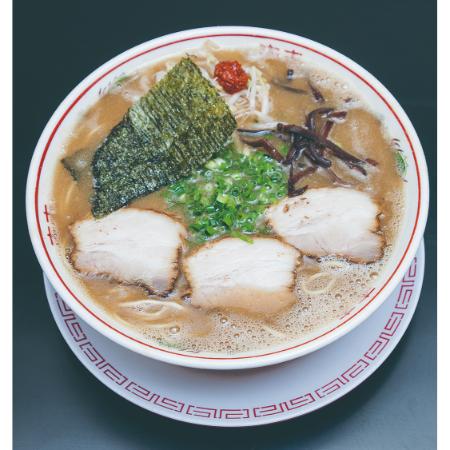 ＜ラーメンマン＞こってりとんこつセット （ラーメン・ギョーザ・タレ・激辛高菜）