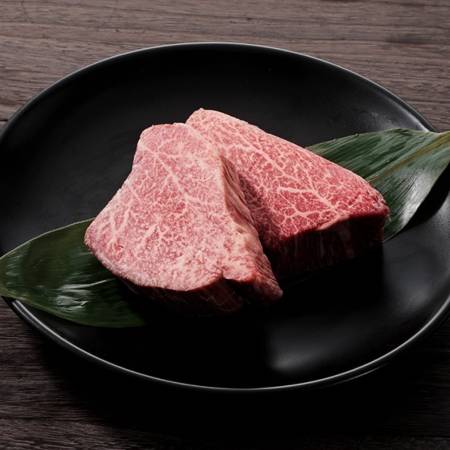 【宮崎牛】 5等級シャトーブリアン(ヒレ芯)ステーキ(150g×2枚)（ステーキソース・塩コショウ付）