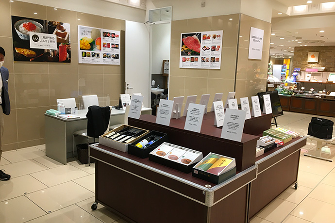 返礼品はカテゴリ別に展示。