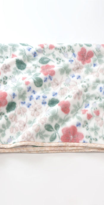 〈アンナ・エミリア〉再生ポリエステル毛布(毛羽部分)ベージュ_01