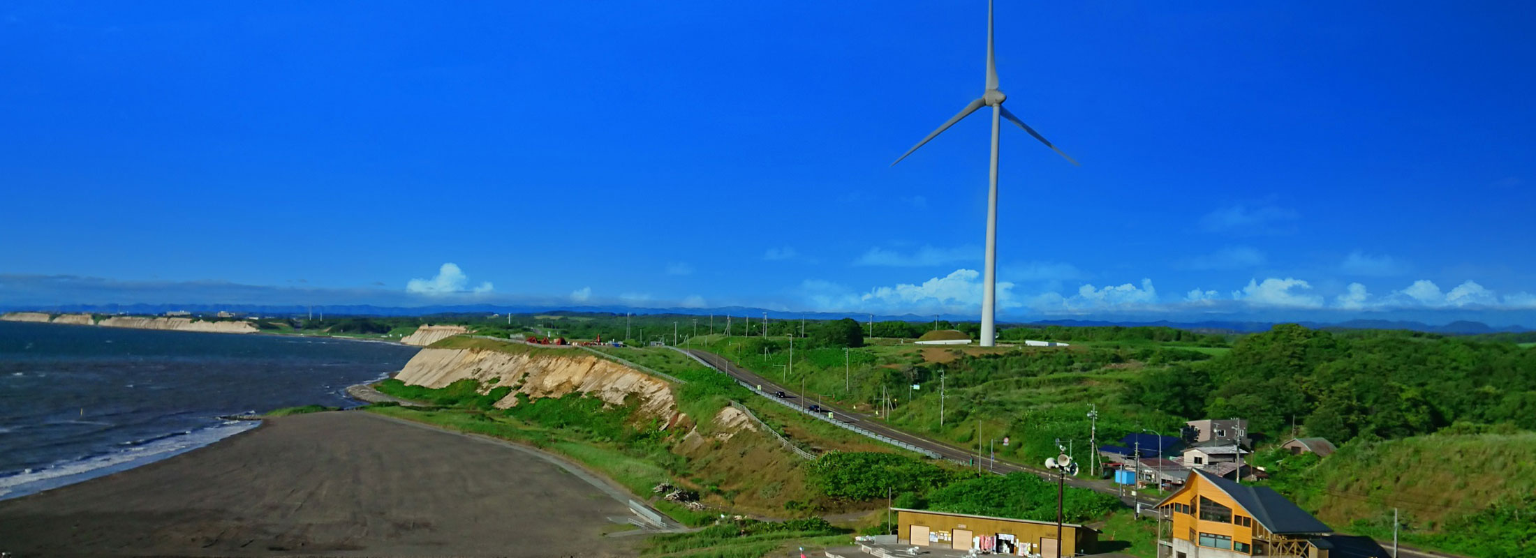 風車とホワイトビーチ