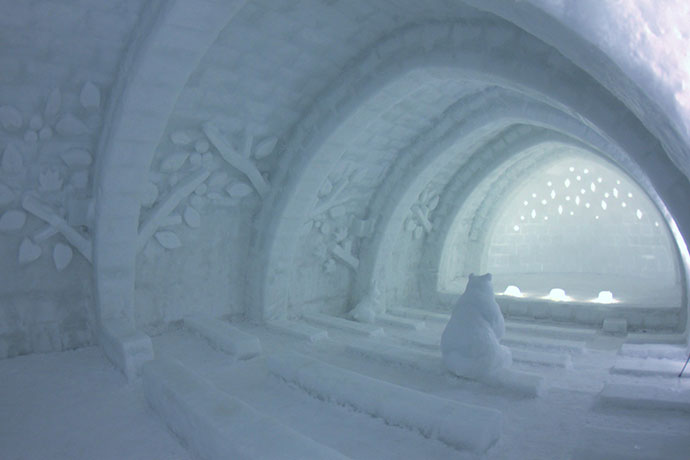 雪と氷の幻想的な世界「しかりべつ湖コタン」