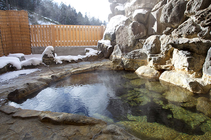 源泉かけ流しの湯で癒しのひととき