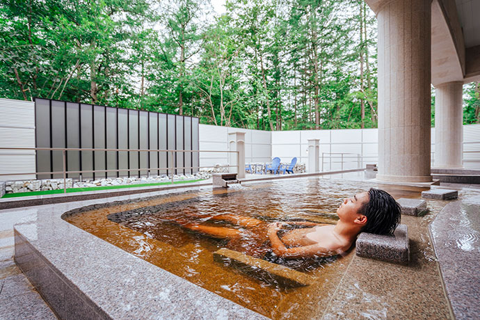 グランピングとスパが楽しめる「フェーリエンドルフ」