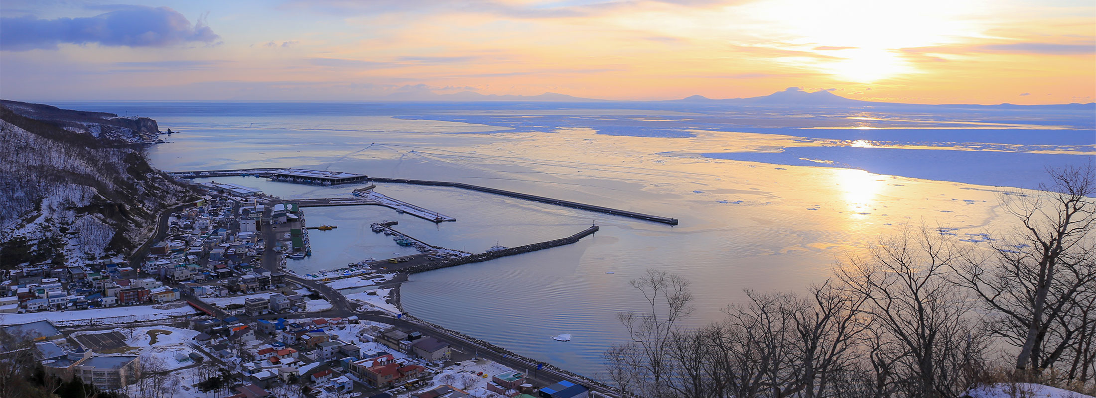 羅臼の街を一望できる「展望塔」からの眺め