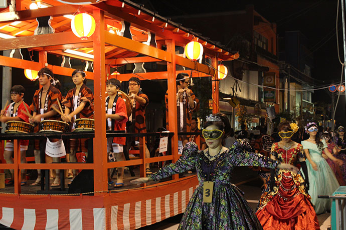 遠刈田の盆踊りは仮装して踊る珍しいスタイル