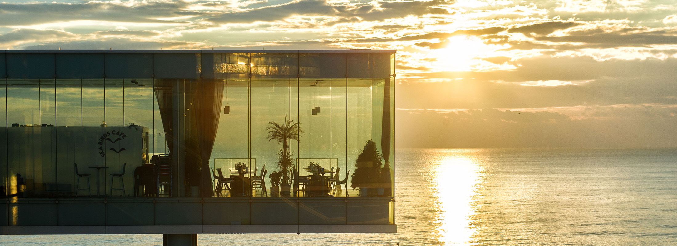 日立駅と日の出