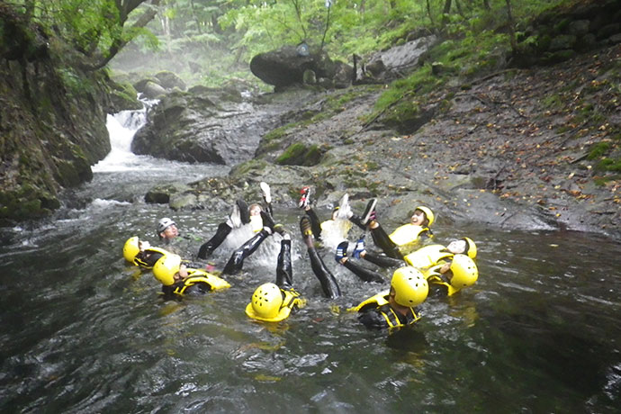 キャニオニング(川遊び)