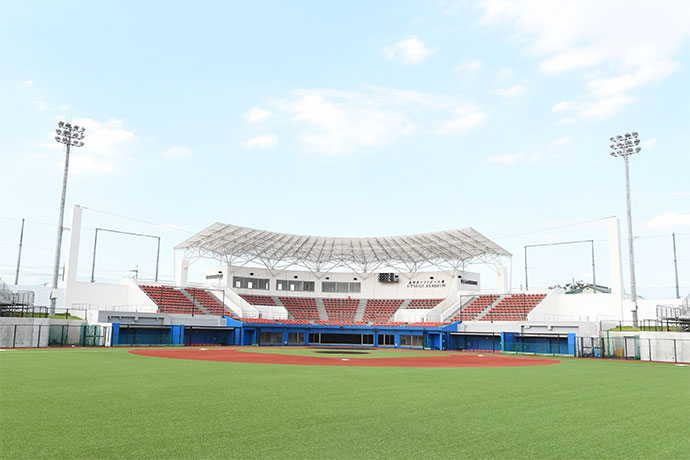 本格的なソフトボール専用球場の「宇津木スタジアム」。国際大会やJDリーグも開催されています。