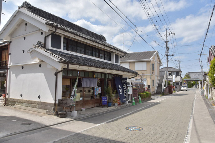 「日本遺産」に認定されている和装文化の足元を支え続ける足袋蔵のまち行田のまちなみ