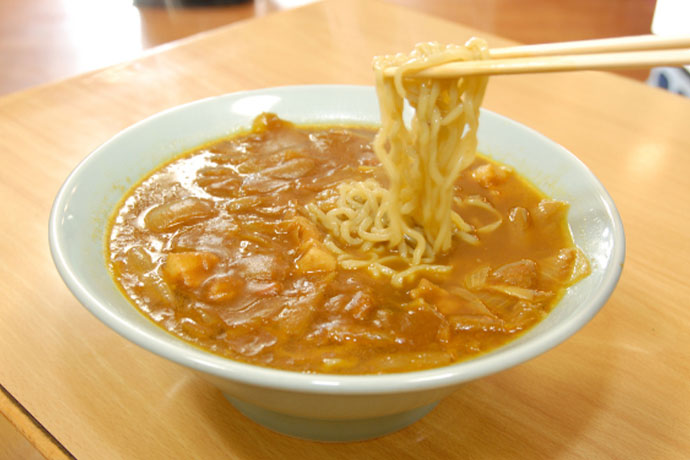 新潟五大ラーメンの一角「三条カレーラーメン」