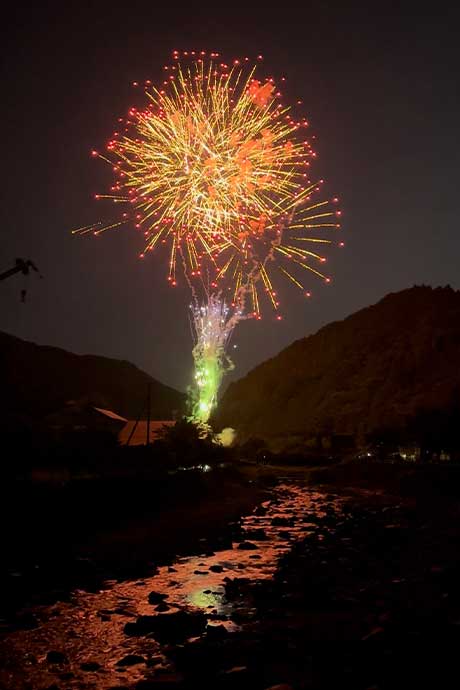水源の郷道志「清流の花火大会」