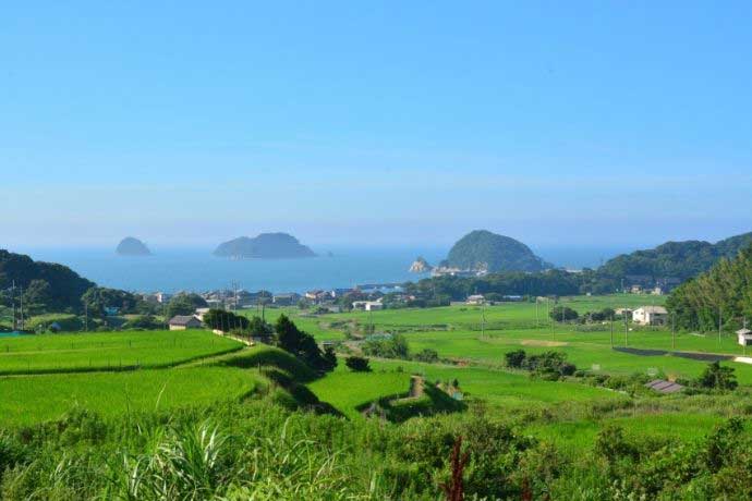 田園風景と海