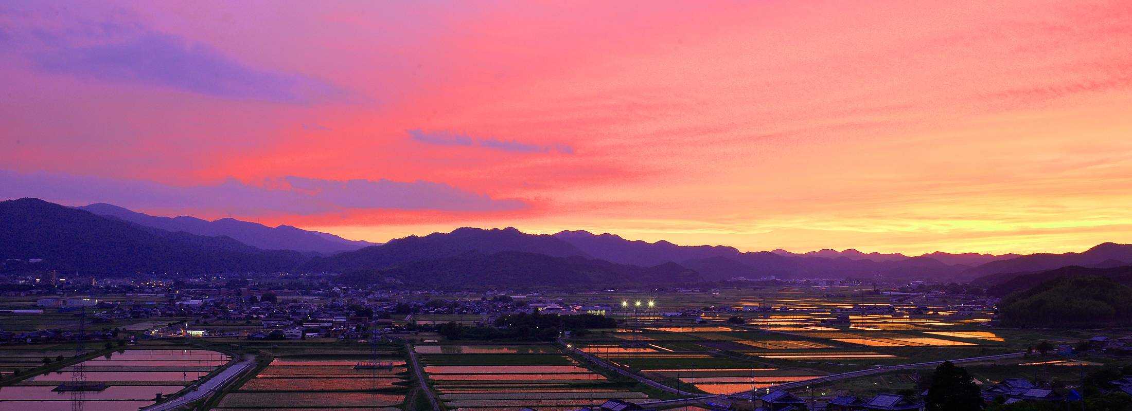 夕暮れの田園風景