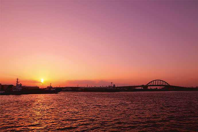 堺泉北港を一望できる大津大橋