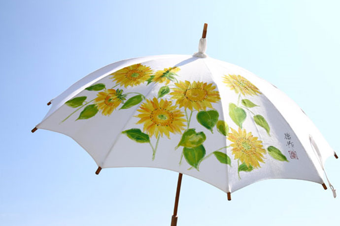 和紙の布からできた日傘