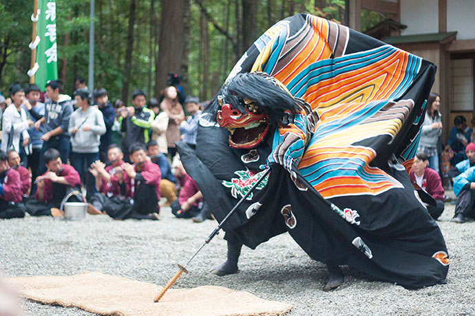 迫力ある獅子舞