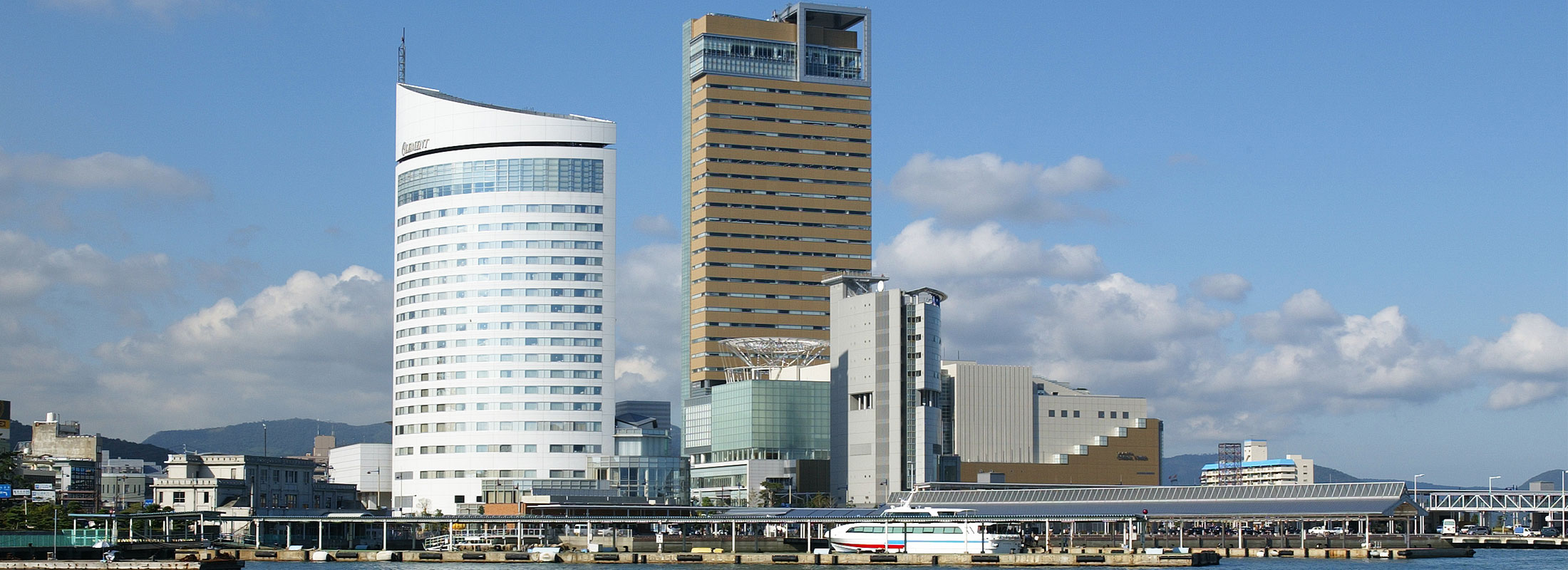 サンポート高松(昼)