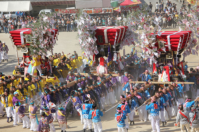 秋の豊作に感謝する小豆島で最大の祭り「太鼓祭り」