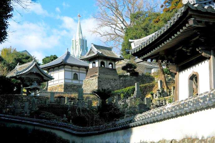 1.観光名所「寺院と教会の見える風景」