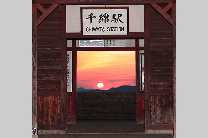 千綿駅の夕日