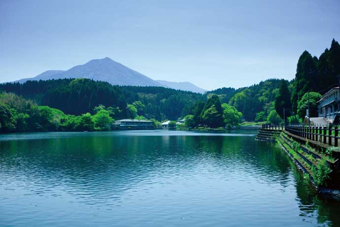 名水百選　出の山公園